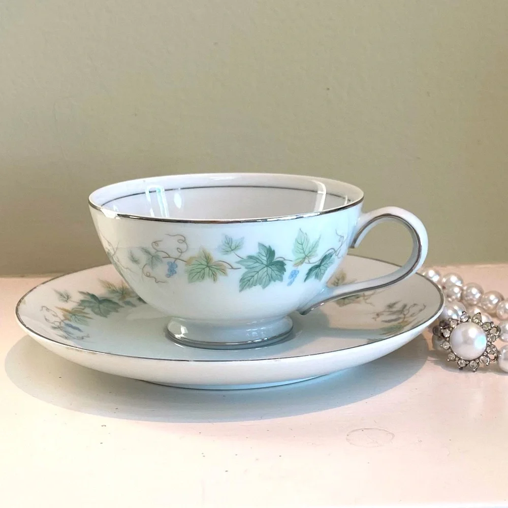 Vintage Teacup With Saucer Set Floral Vineyard Manor Fine China Japan Grape Leaf